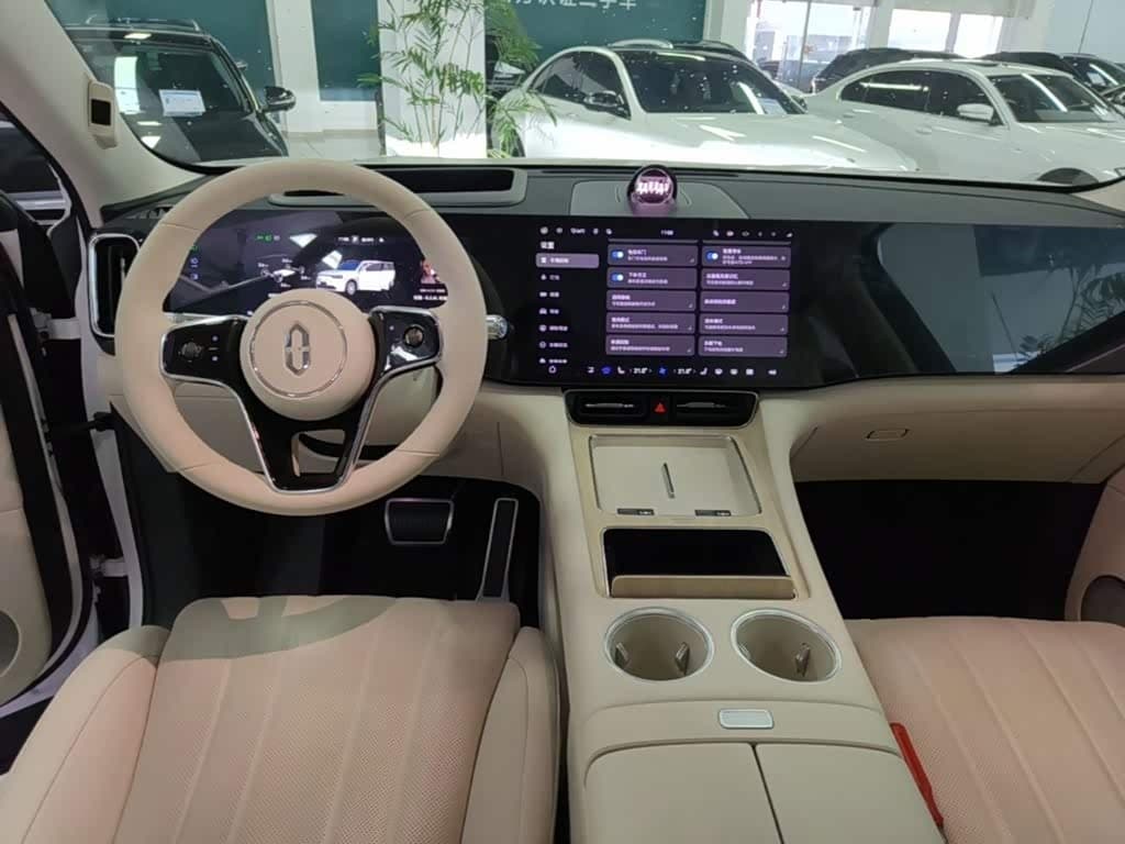 2025 Aito Wenjie AITO M8 White, 8,900 km, China export – photo 10