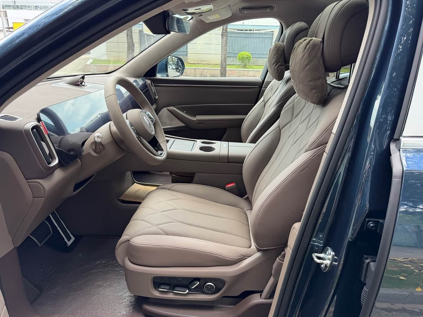 2026 Aito Wenjie AITO M8 Blue, 100 km, China export – photo 11