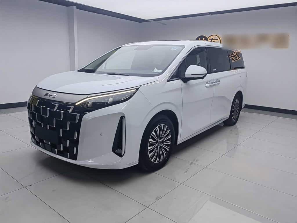 2025 BYD M9 White, 7,300 km, China export – photo 1