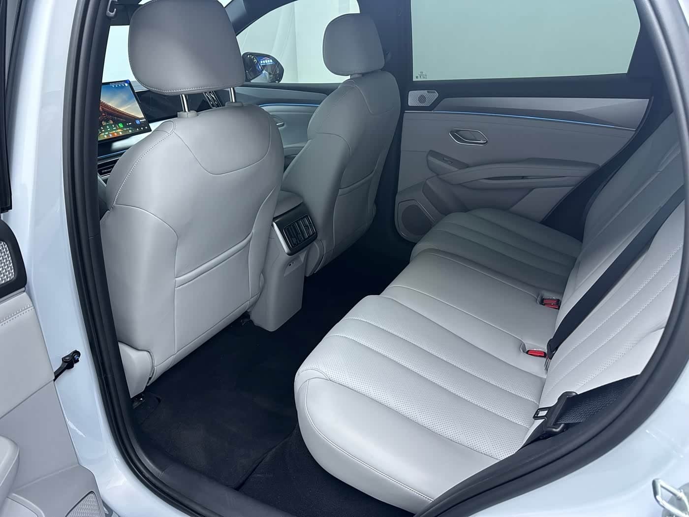 2026 BYD Song Ultra رمادي فضي, 3,000 km, China export – photo 3