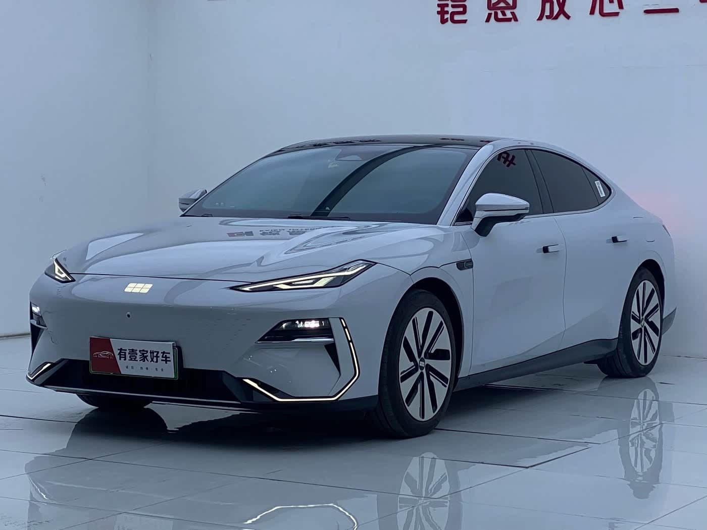 2024 Geely Galaxy Galaxy E8 Gris Argenté, 35,000 km, China export – photo 1
