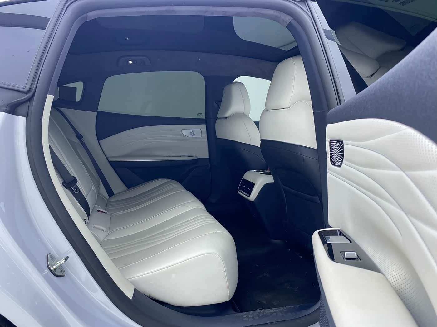 2024 Geely Galaxy Galaxy E8 Gris Argenté, 35,000 km, China export – photo 15