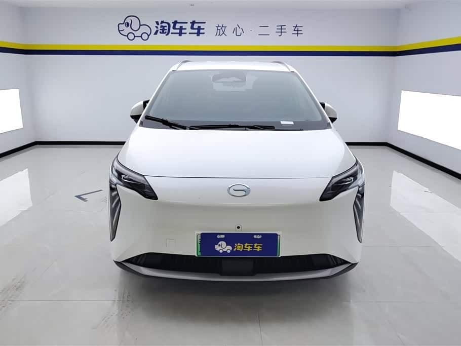 2025 Aion Y White, 12,200 km, China export – photo 2