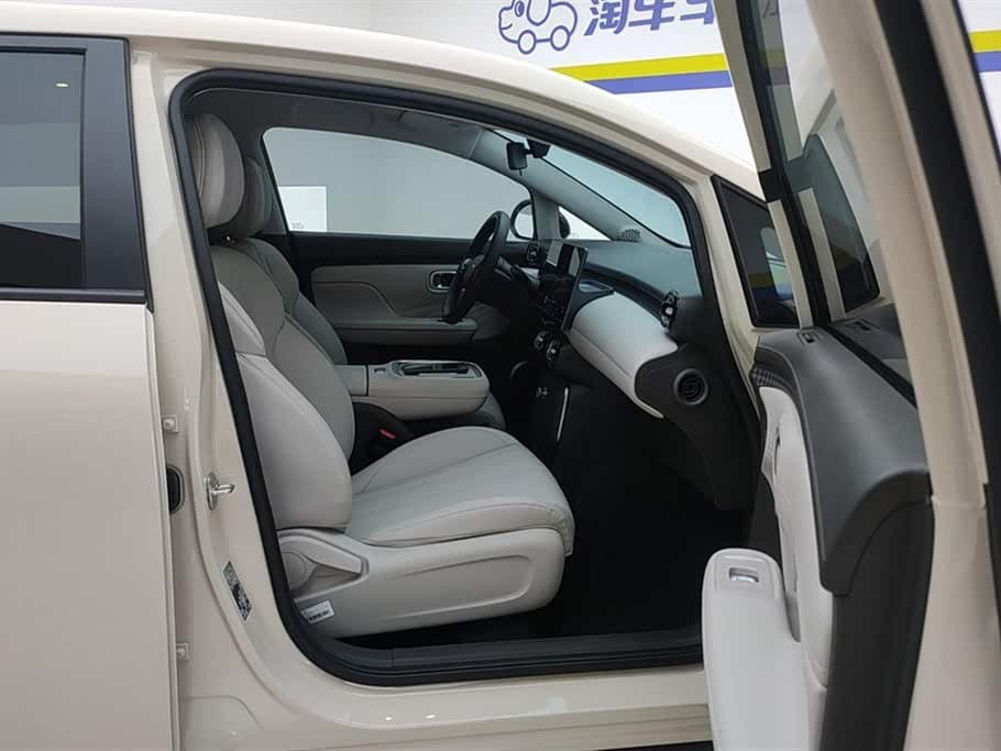 2025 Aion UT Yellow, 14,200 km, China export – photo 8