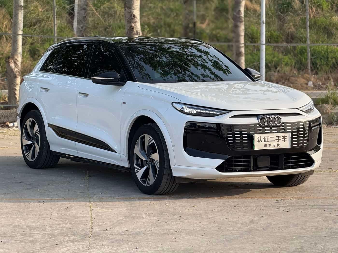 2025 Audi Q6L e-tron White, 38,000 km, China export – photo 3