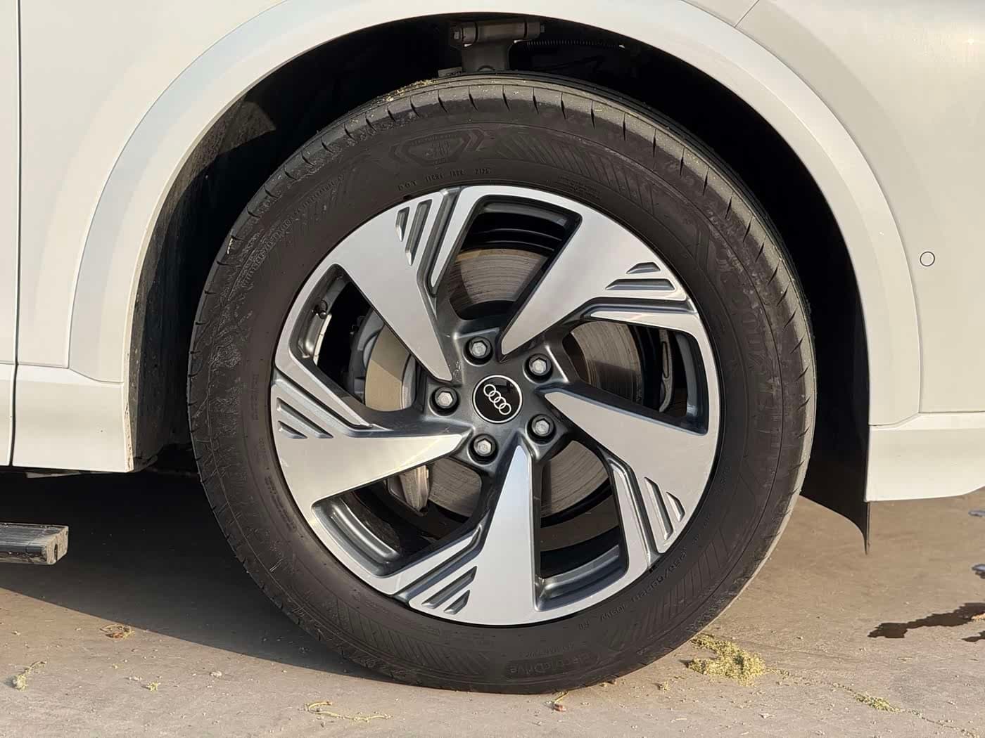 2025 Audi Q6L e-tron White, 38,000 km, China export – photo 14