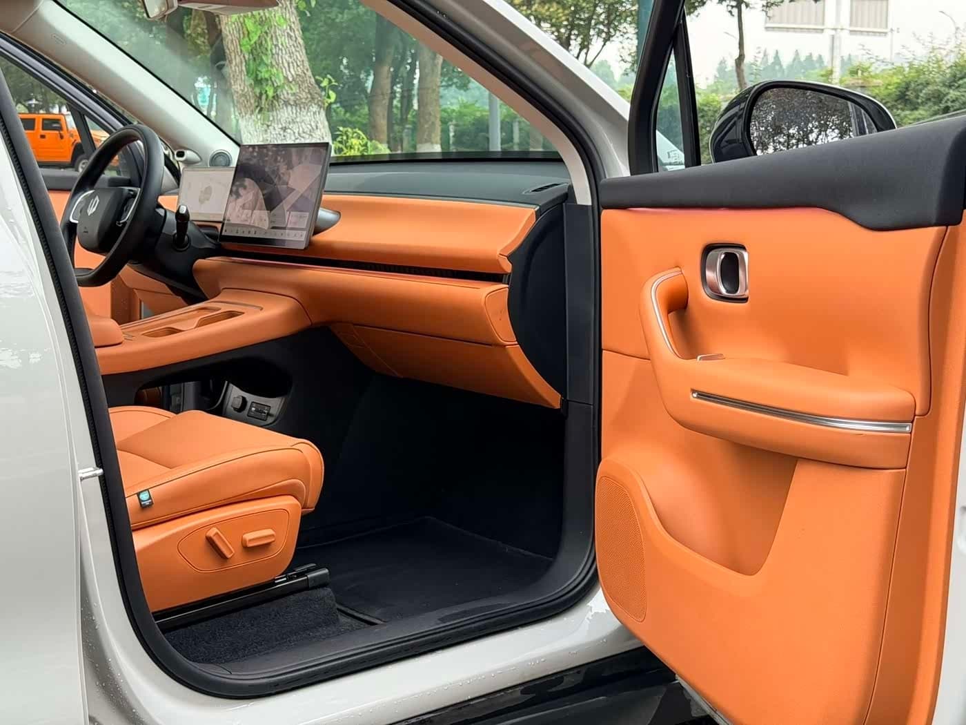 2025 Leapmotor C10 Silbergrau, 13,000 km, China export – photo 14