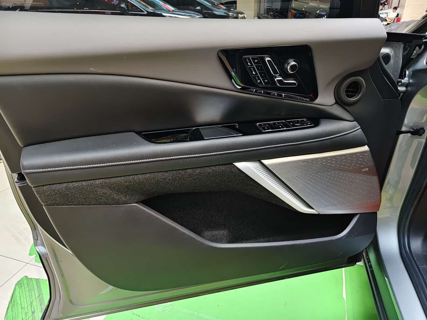 2024 Cadillac IQ Ao Ge Silver Gray, 30,000 km, China export – photo 10