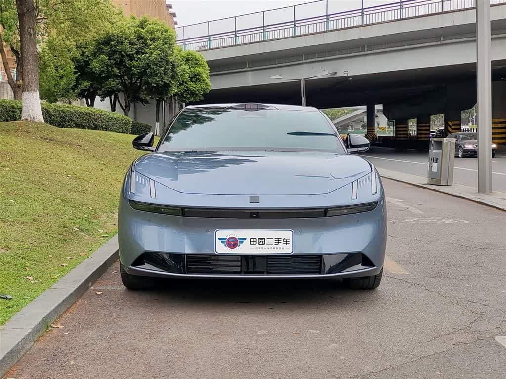 2024 Lynk & Co Z10 Silbergrau, 10,000 km, China export – photo 2