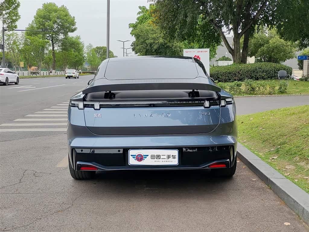2024 Lynk & Co Z10 Silbergrau, 10,000 km, China export – photo 5