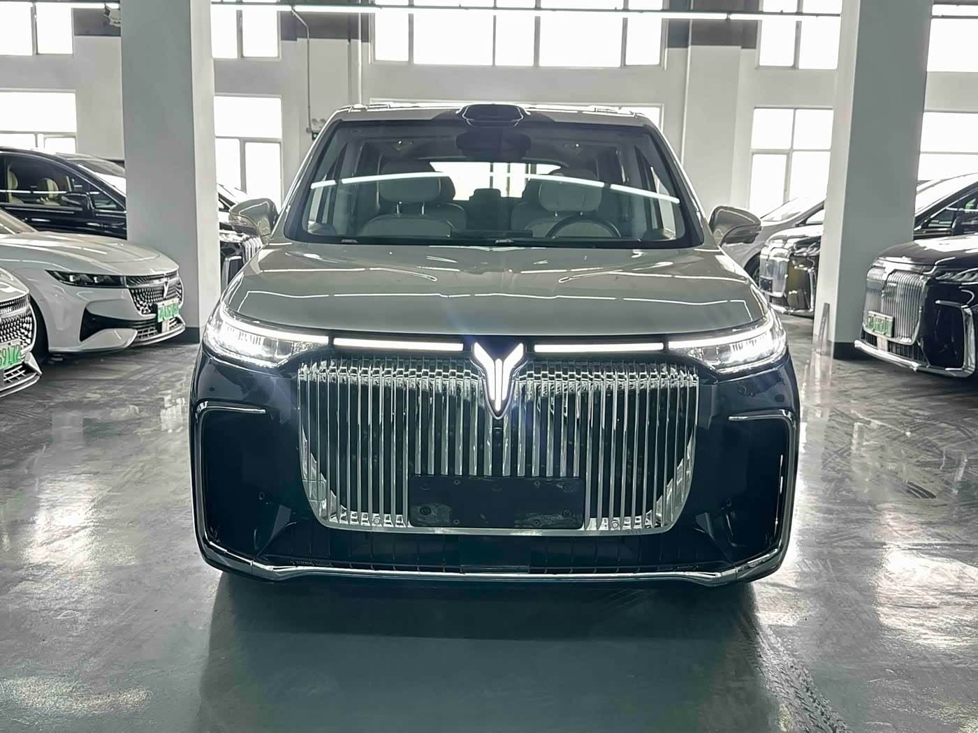 2024 Voyah Auto Voyah Dreamer Silver Gray, 36,000 km, China export – photo 2