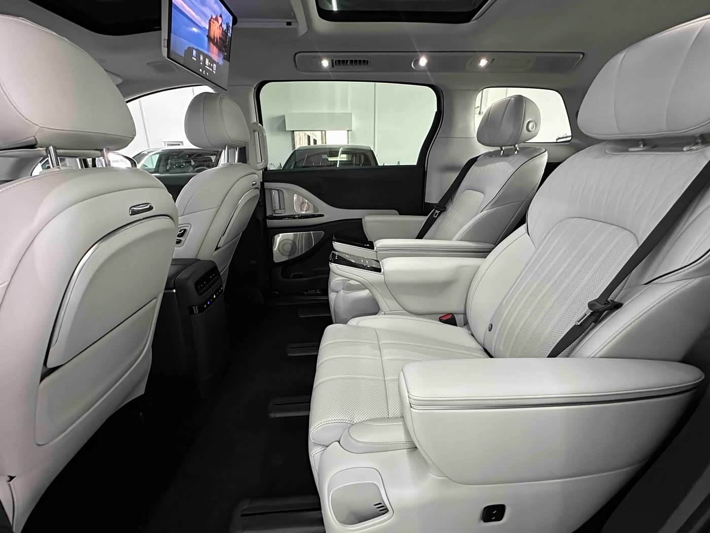 2024 Voyah Auto Voyah Dreamer Silver Gray, 36,000 km, China export – photo 8
