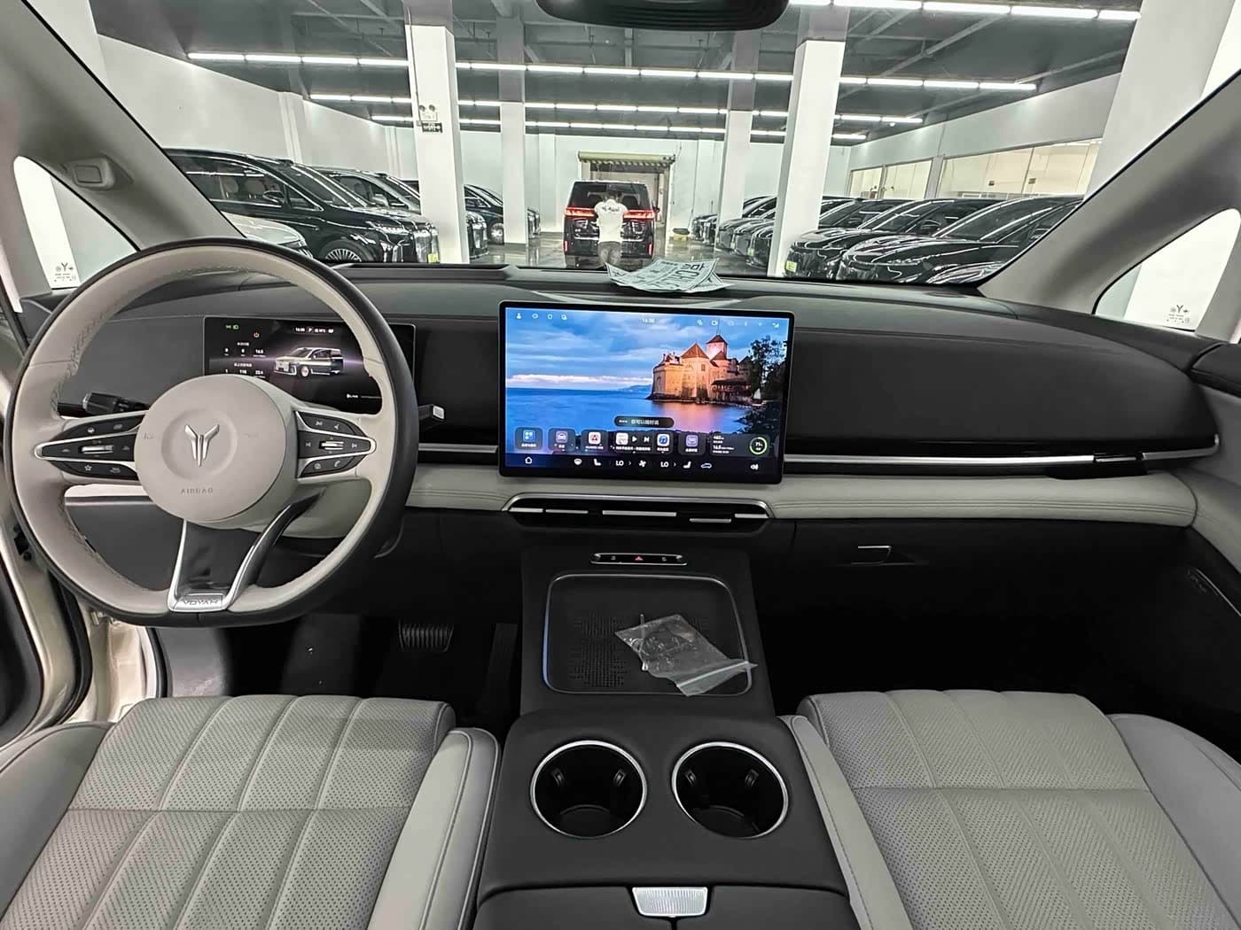 2024 Voyah Auto Voyah Dreamer Silver Gray, 36,000 km, China export – photo 9