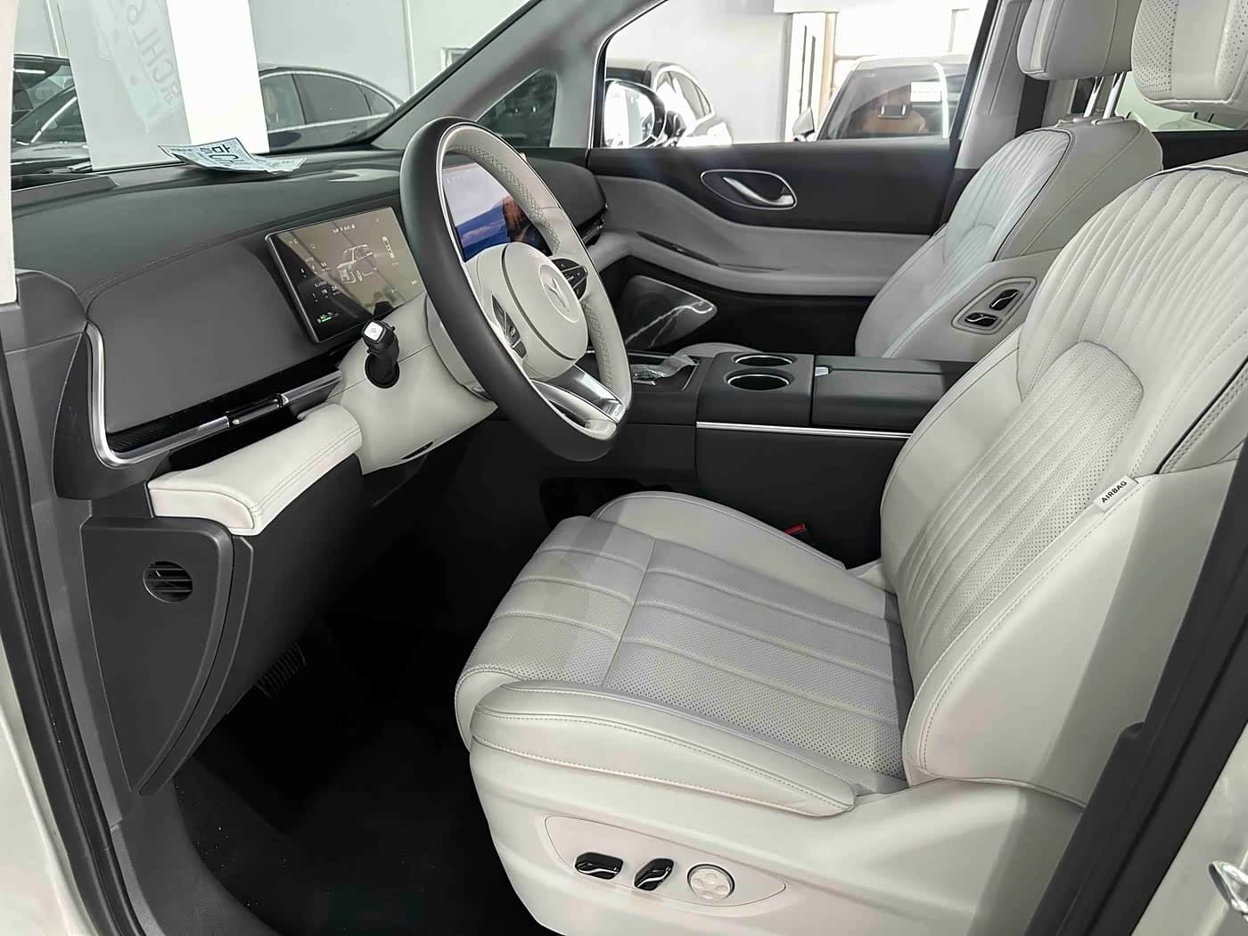 2024 Voyah Auto Voyah Dreamer Silver Gray, 36,000 km, China export – photo 7