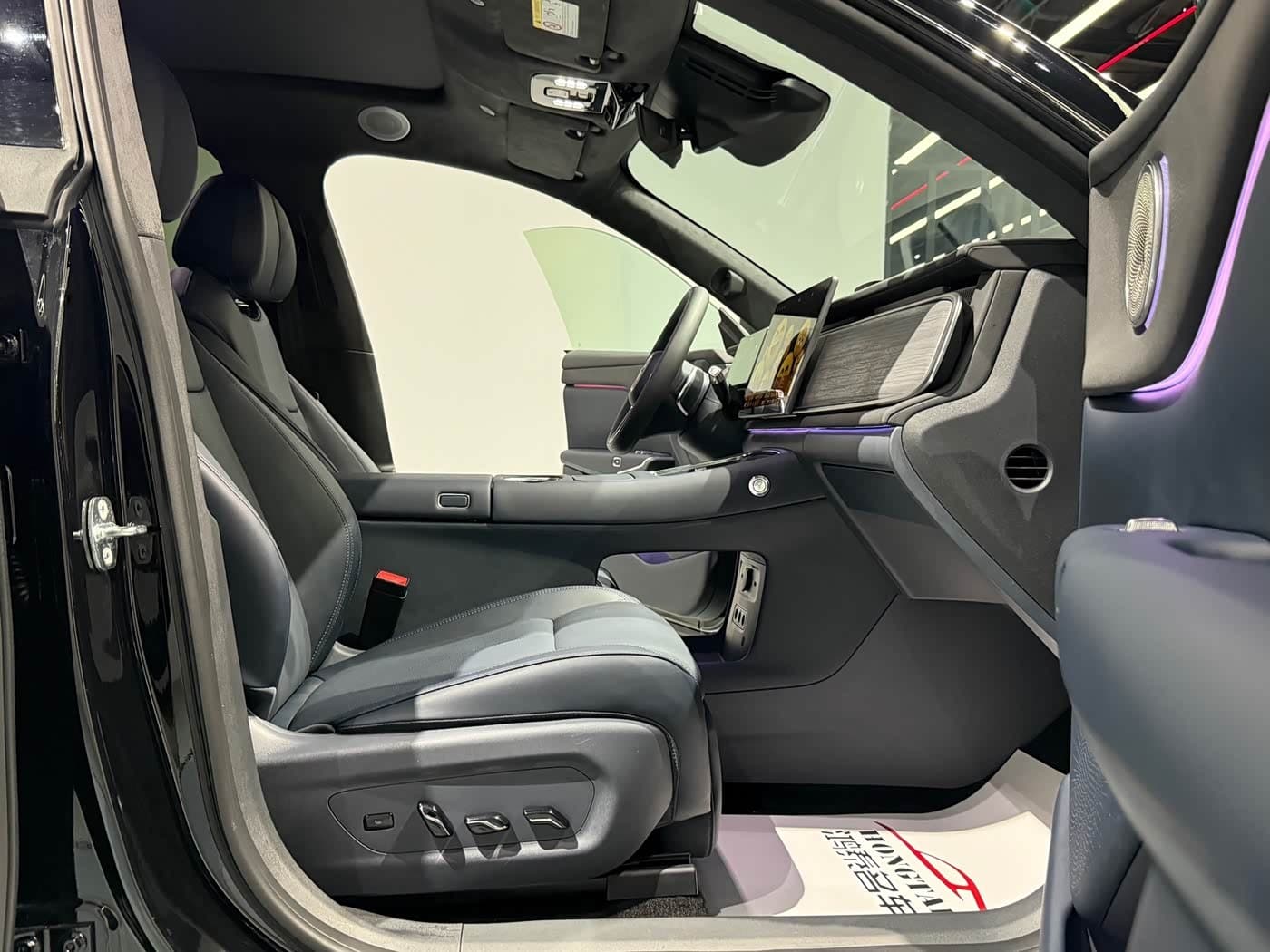 2025 Voyah Auto Voyah Zhiyin Black, 6,000 km, China export – photo 15