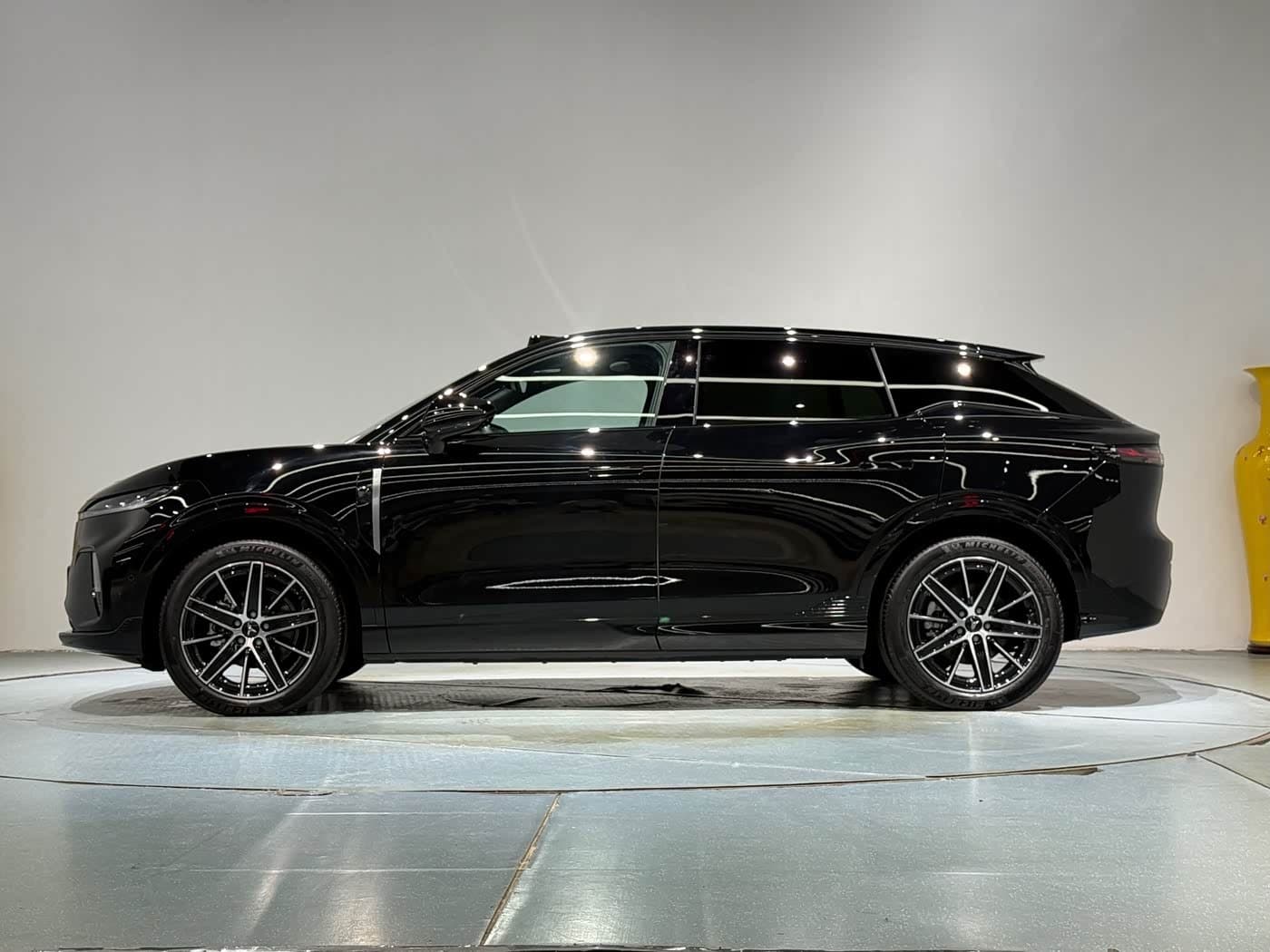 2025 Voyah Auto Voyah Zhiyin Black, 6,000 km, China export – photo 18