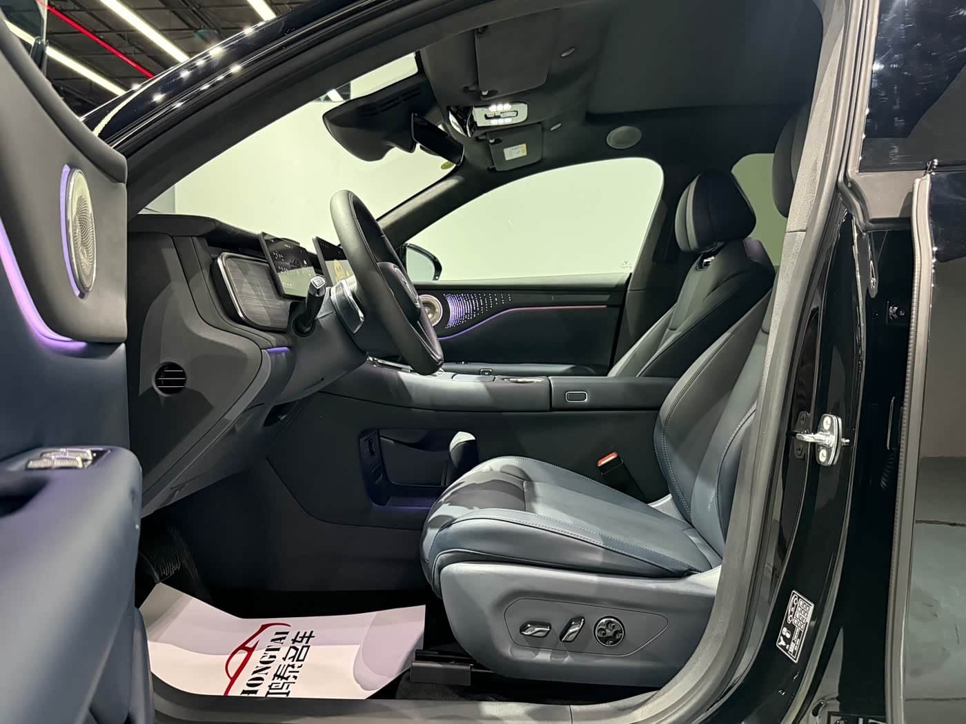 2025 Voyah Auto Voyah Zhiyin Black, 6,000 km, China export – photo 5