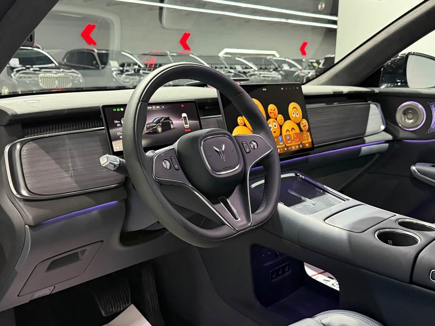 2025 Voyah Auto Voyah Zhiyin Black, 6,000 km, China export – photo 7