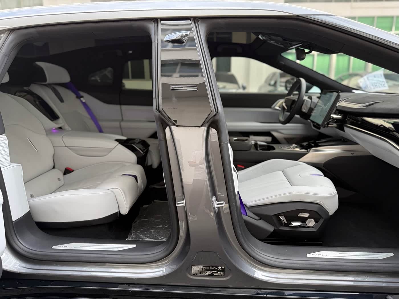 2022 Hiphi Z Silbergrau, 30,000 km, China export – photo 12
