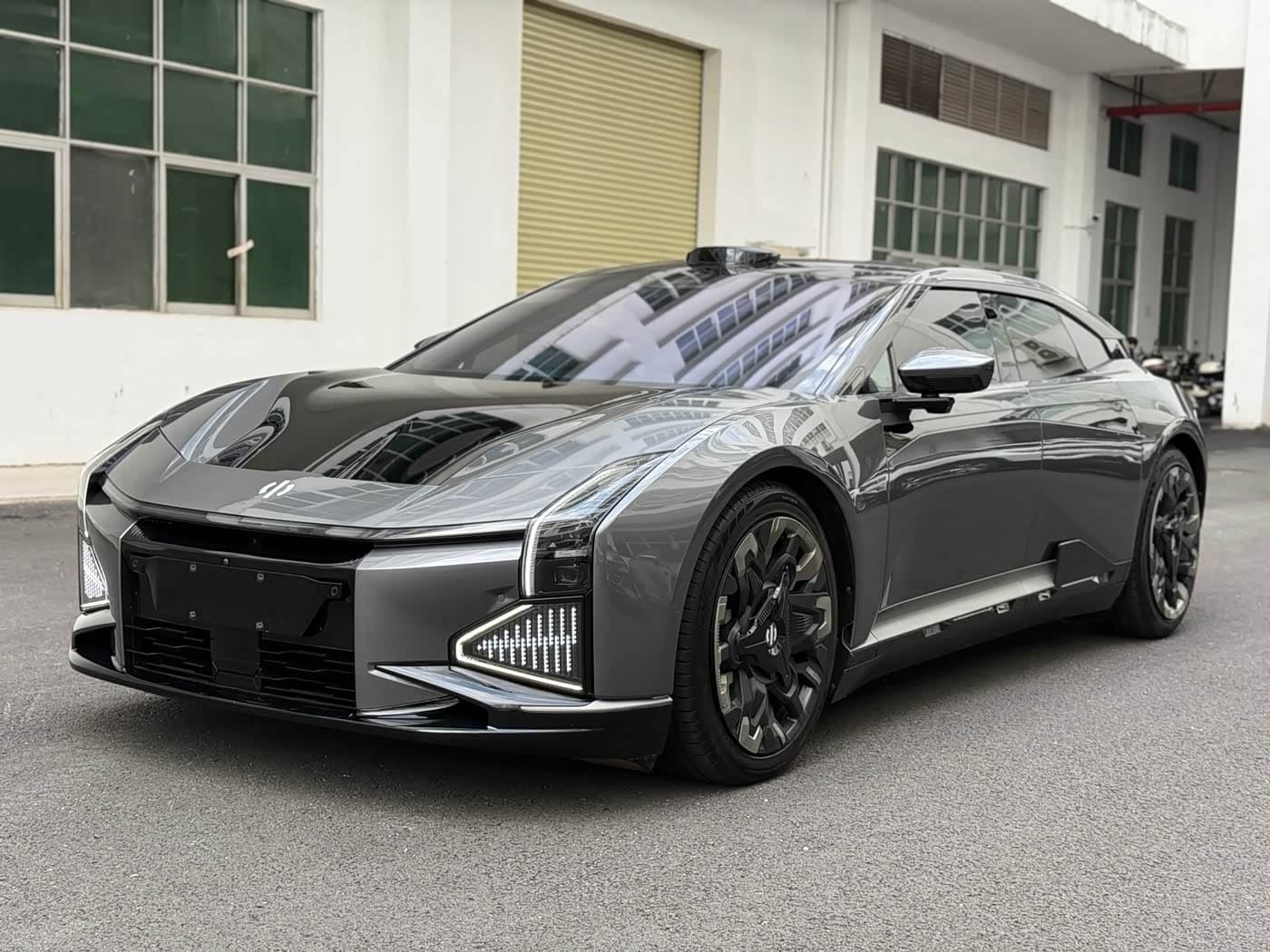 2022 Hiphi Z Silbergrau, 30,000 km, China export – photo 1