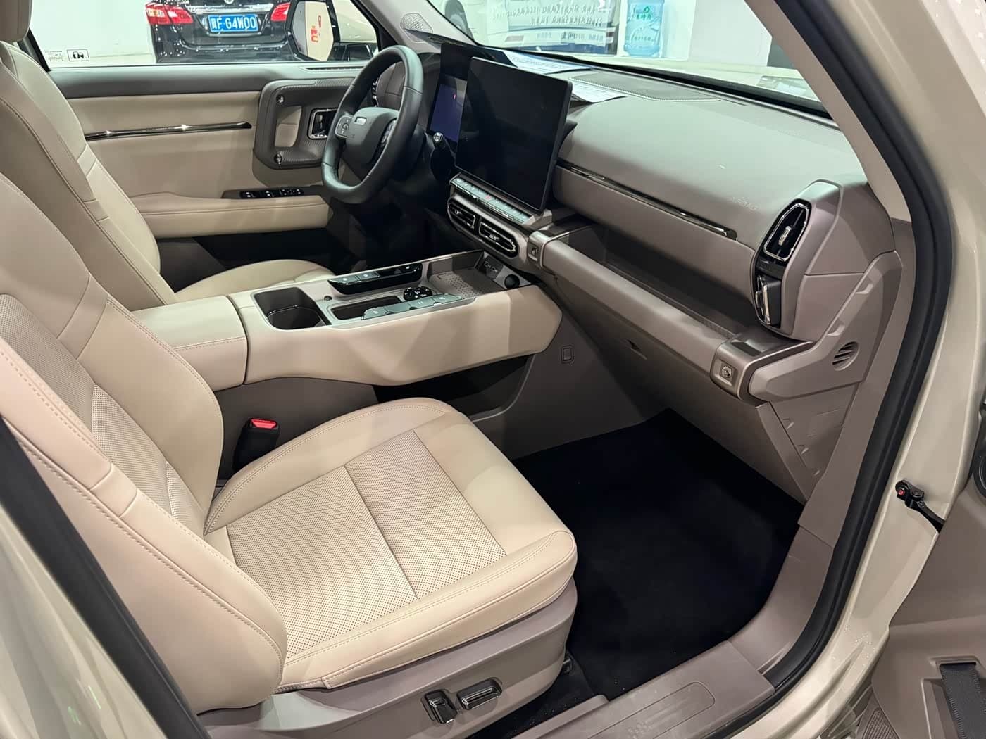 2025 Haval Second-Generation Big Dog New Energy Silver Gray, 15,000 km, China export – photo 4