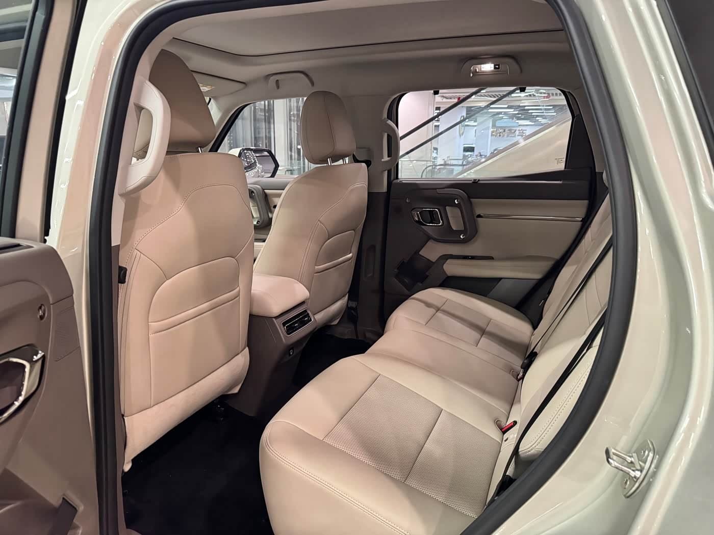2025 Haval Second-Generation Big Dog New Energy Silver Gray, 15,000 km, China export – photo 7