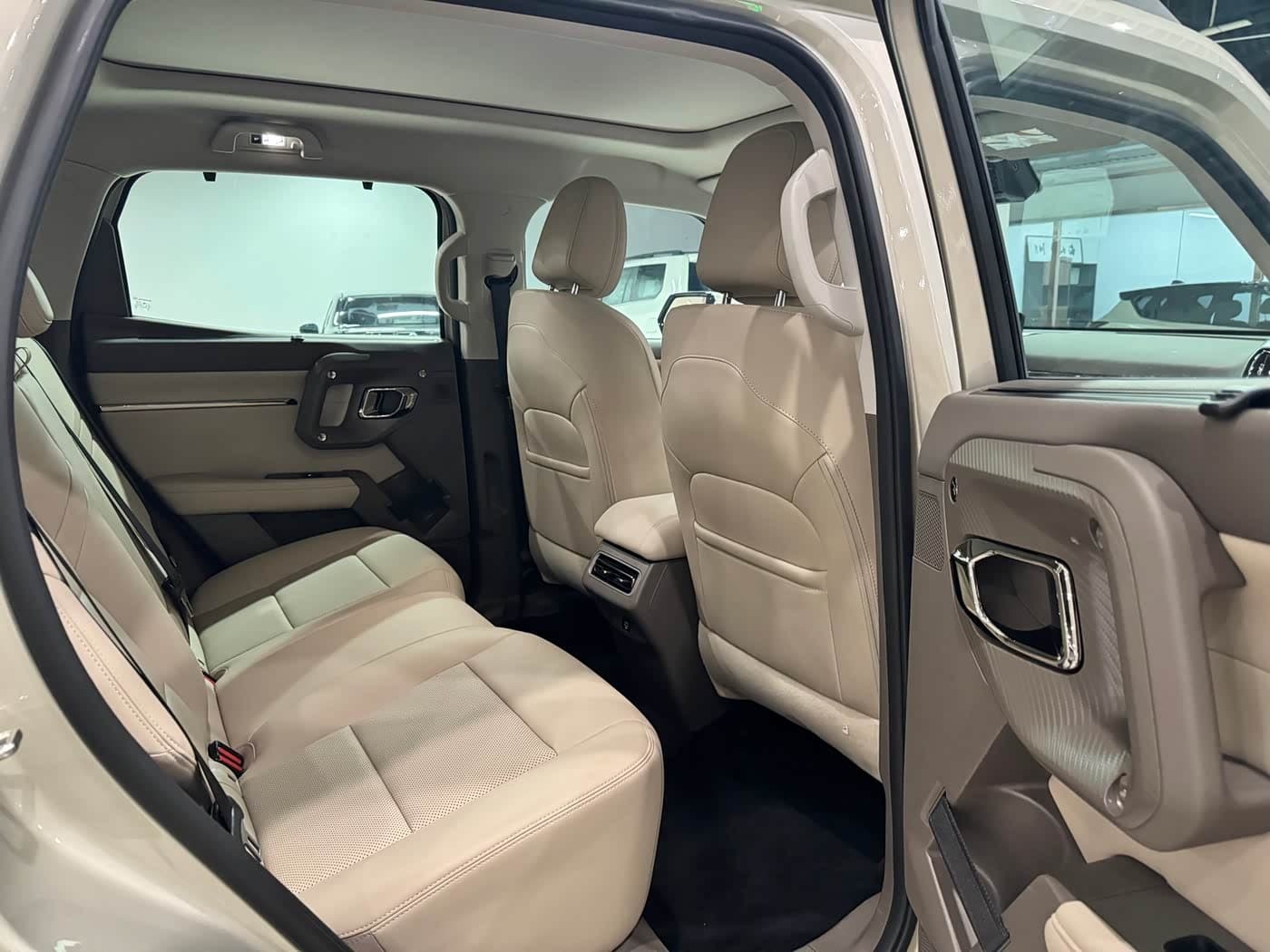 2025 Haval Second-Generation Big Dog New Energy Silver Gray, 15,000 km, China export – photo 5