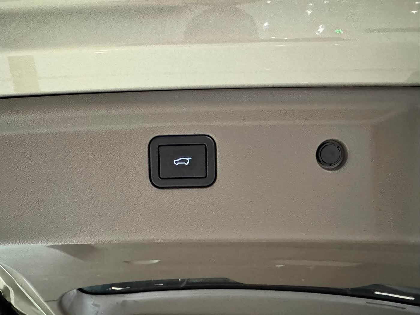 2025 Haval Second-Generation Big Dog New Energy Silver Gray, 15,000 km, China export – photo 13