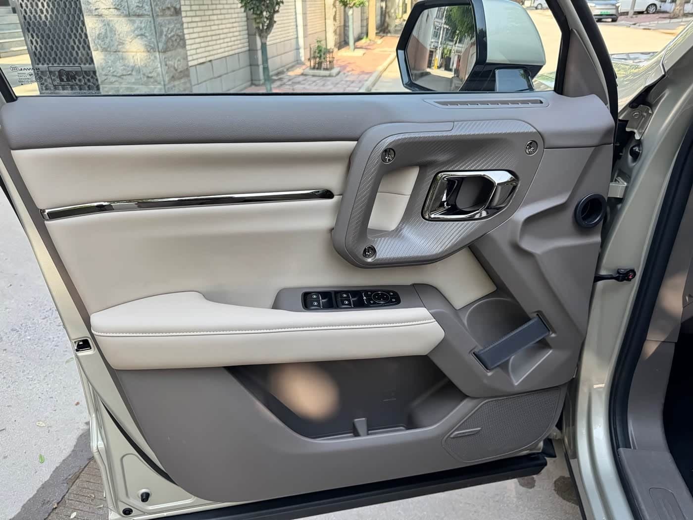 2025 Haval Second-Generation Big Dog New Energy Silver Gray, 15,000 km, China export – photo 11