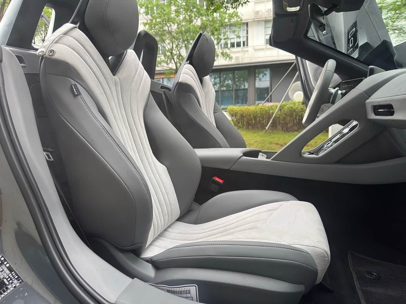 2023 MG Cyberster رمادي فضي, 30,000 km, China export – photo 12