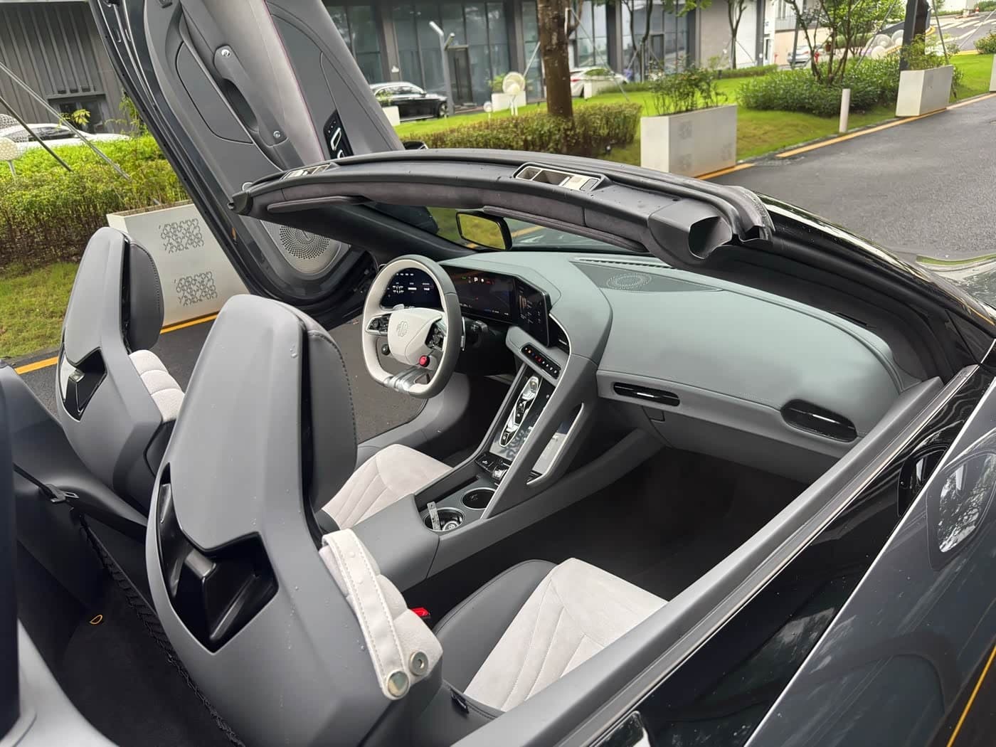 2023 MG Cyberster رمادي فضي, 30,000 km, China export – photo 14