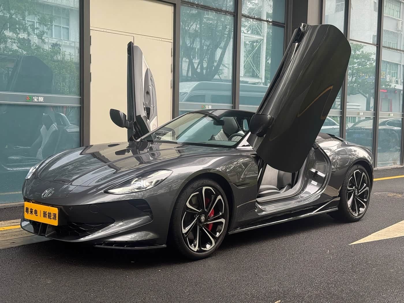 2023 MG Cyberster رمادي فضي, 30,000 km, China export – photo 1