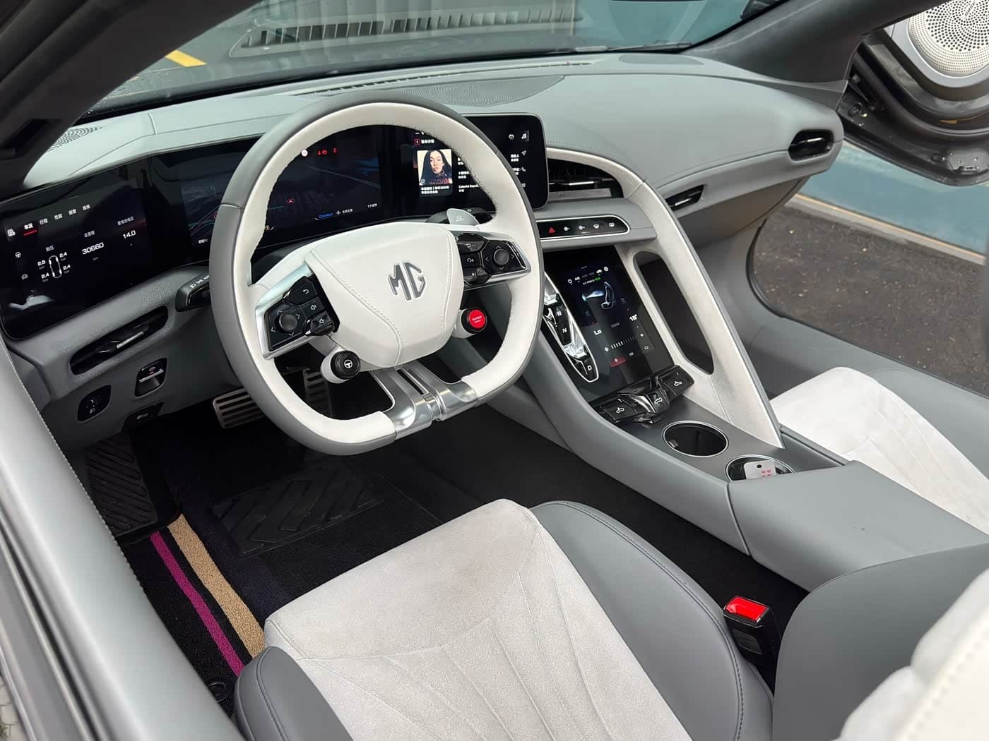 2023 MG Cyberster رمادي فضي, 30,000 km, China export – photo 10