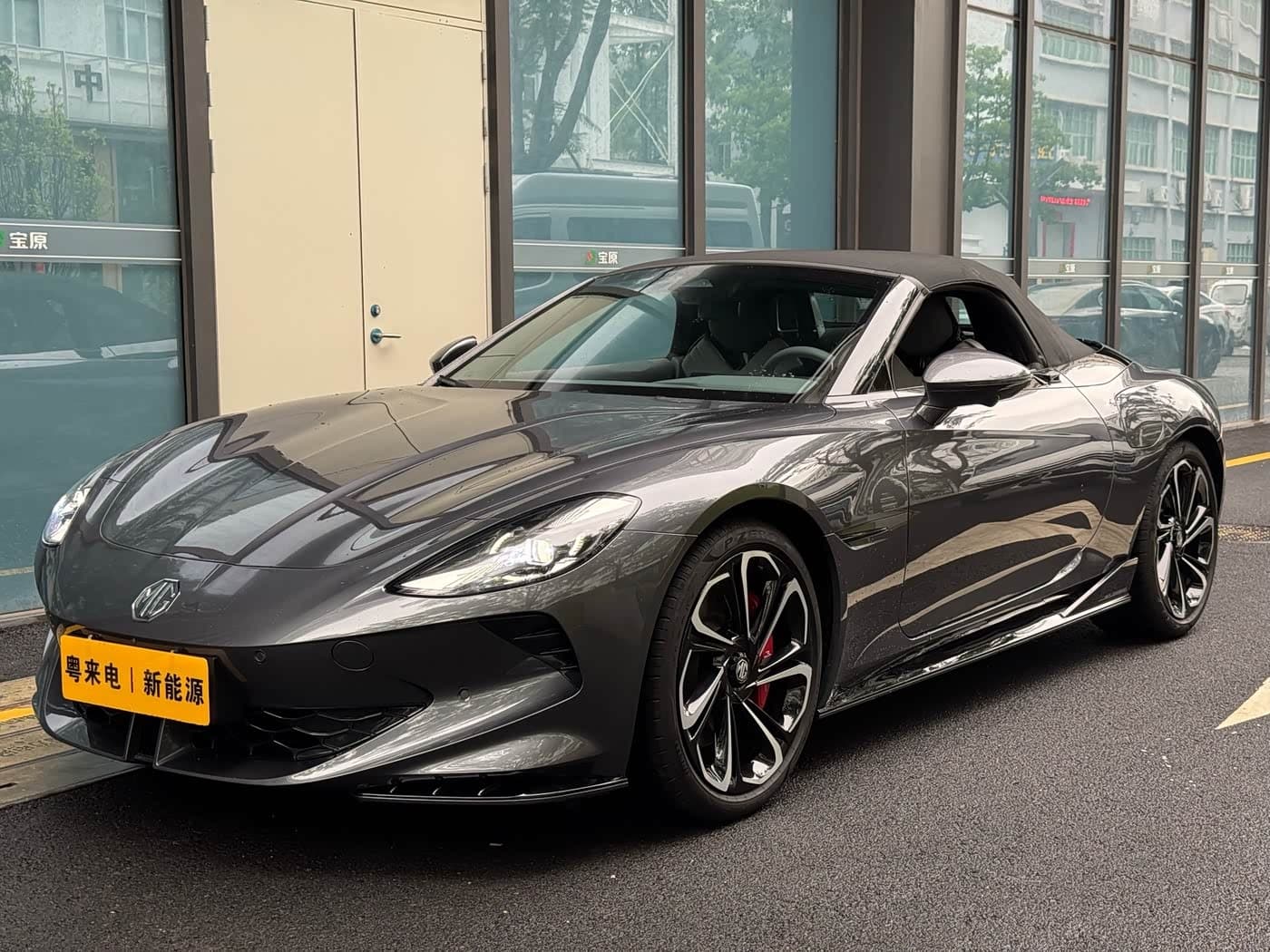 2023 MG Cyberster رمادي فضي, 30,000 km, China export – photo 2