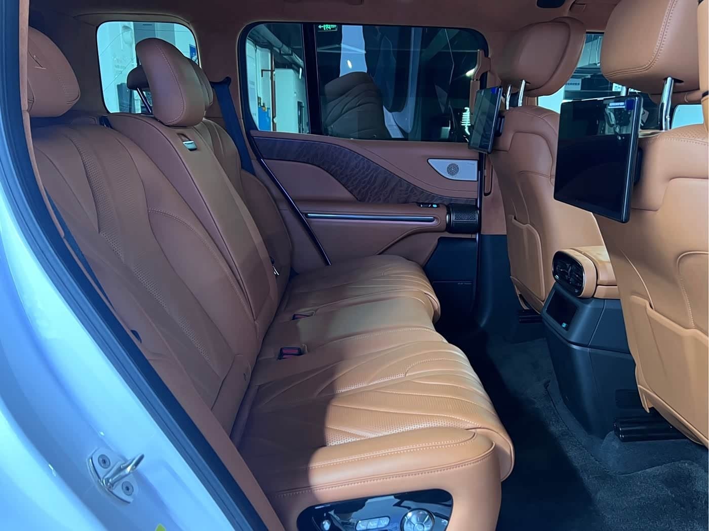 2023 Yangwang U8 White, 43,000 km, China export – photo 6