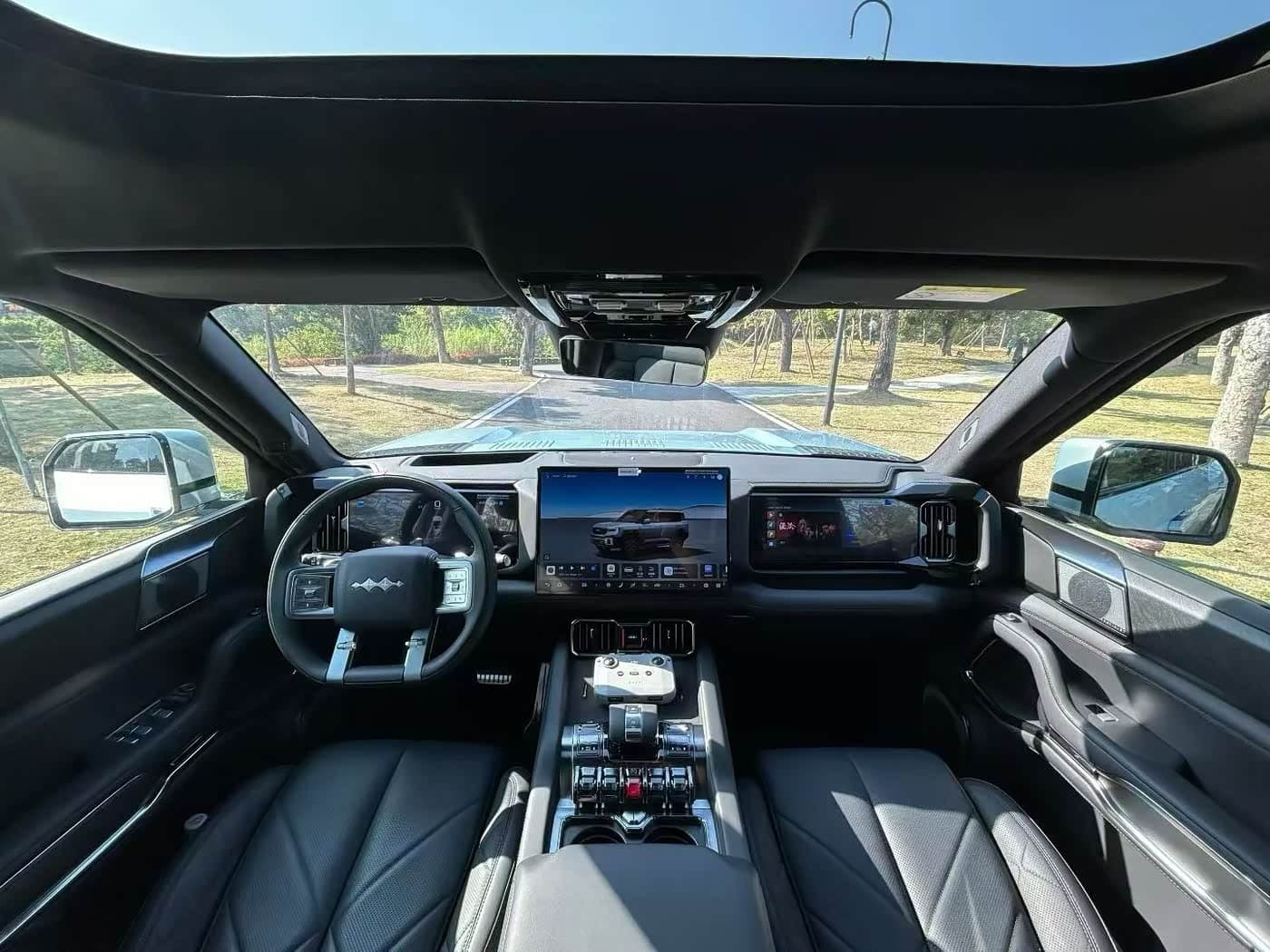 2025 Fang Cheng Bao Leopard 8 Silbergrau, 4,500 km, China export – photo 5