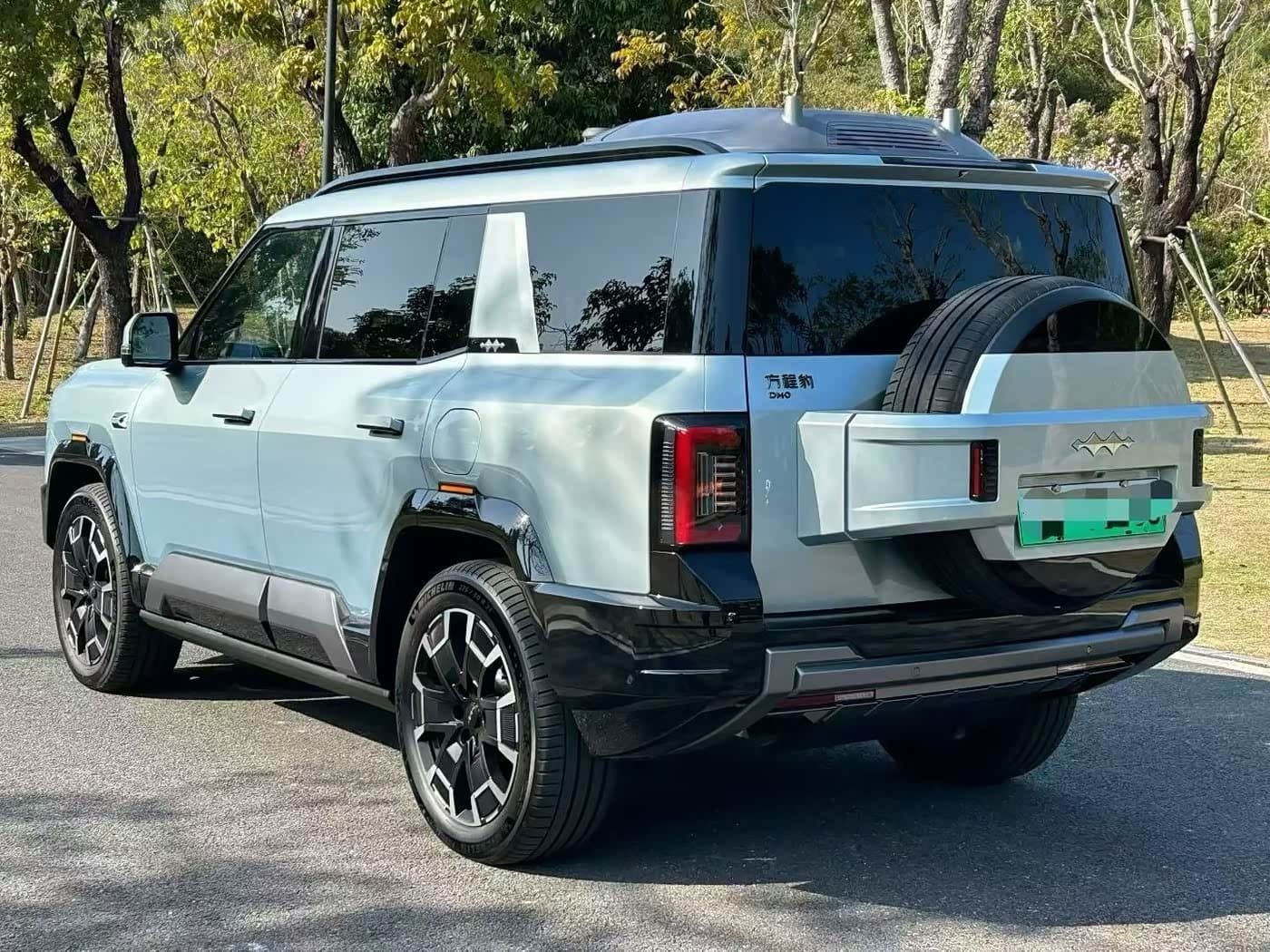 2025 Fang Cheng Bao Leopard 8 Silbergrau, 4,500 km, China export – photo 7