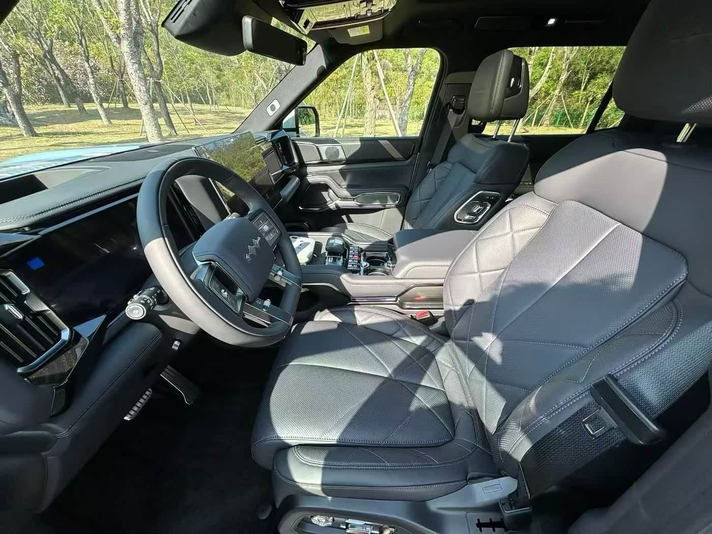 2025 Fang Cheng Bao Leopard 8 Silbergrau, 4,500 km, China export – photo 4