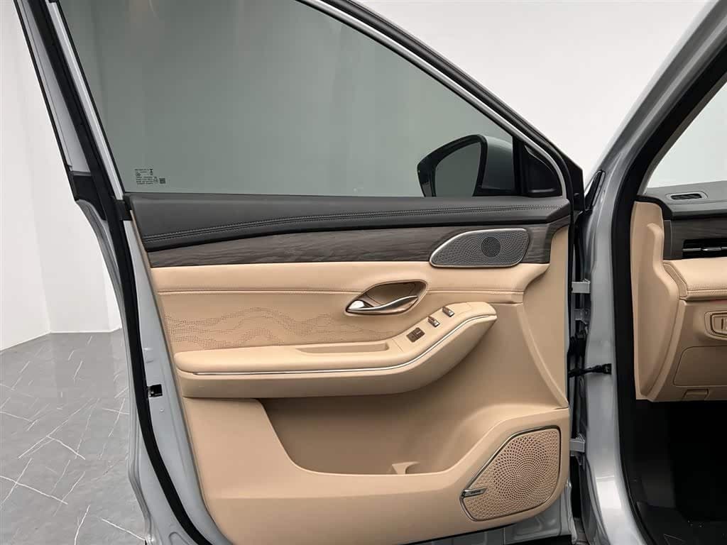 2025 Jetour Shanhai L9 Silbergrau, 9,500 km, China export – photo 12