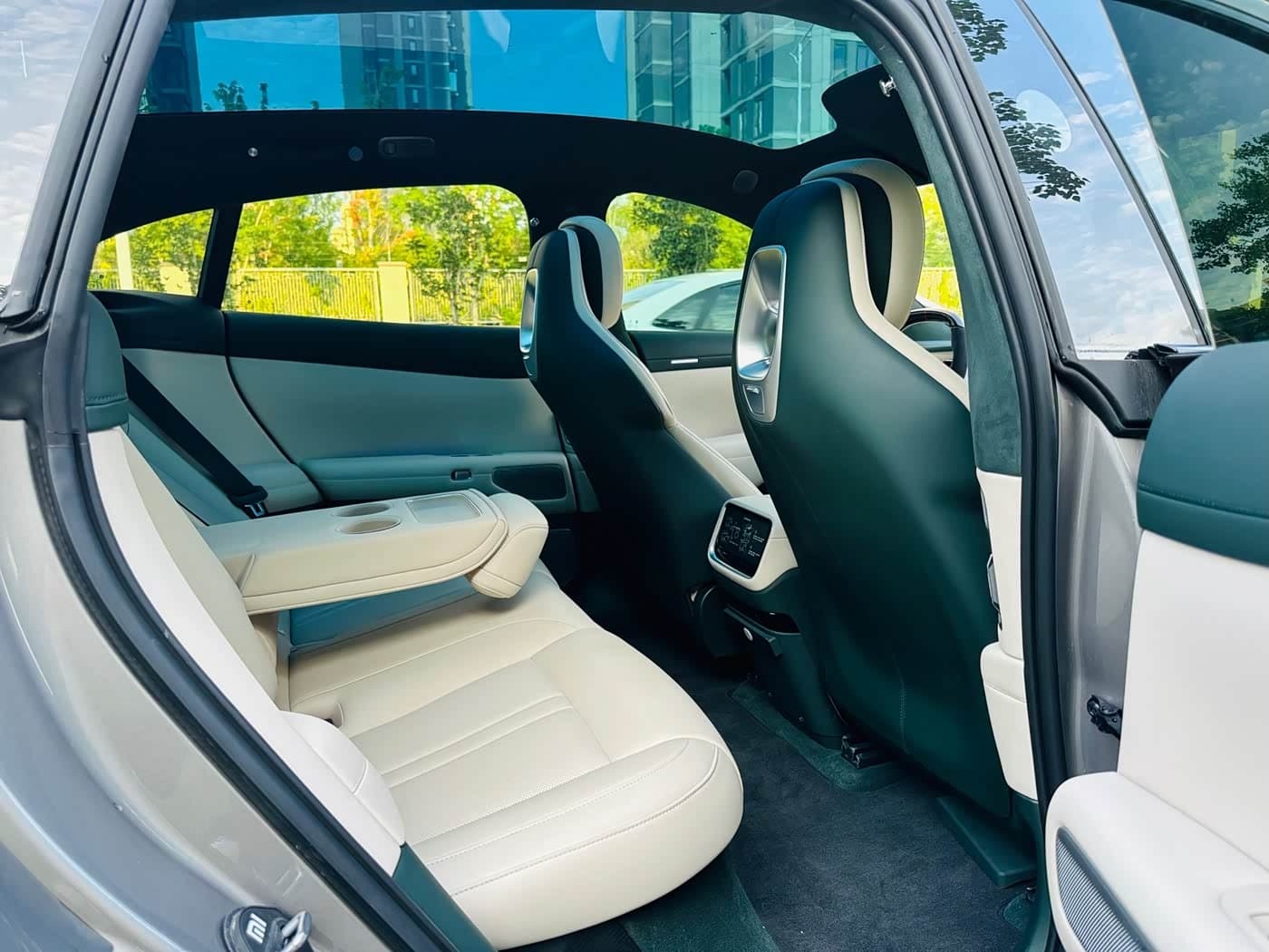 2025 Xiaomi Auto Xiaomi YU7 Gris Plata, 9,000 km, China export – photo 6