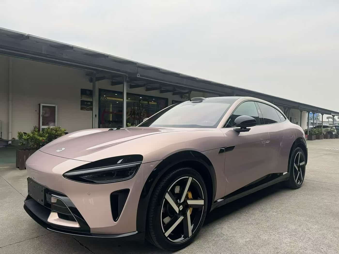 2025 Xiaomi Auto Xiaomi YU7 Red, 5,000 km, China export – photo 1