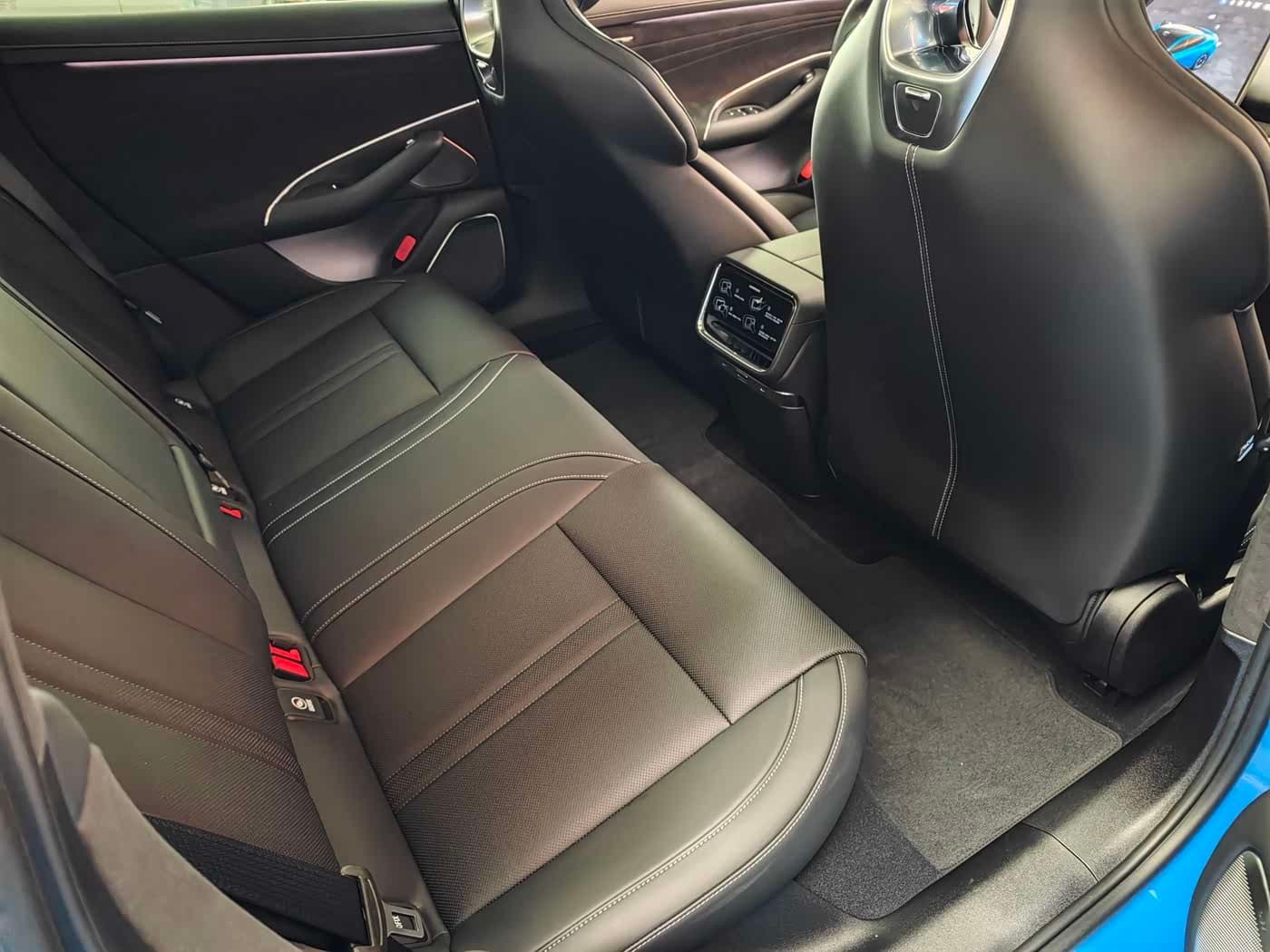 2026 Xiaomi Auto Xiaomi SU7 Blue, 1,000 km, China export – photo 10