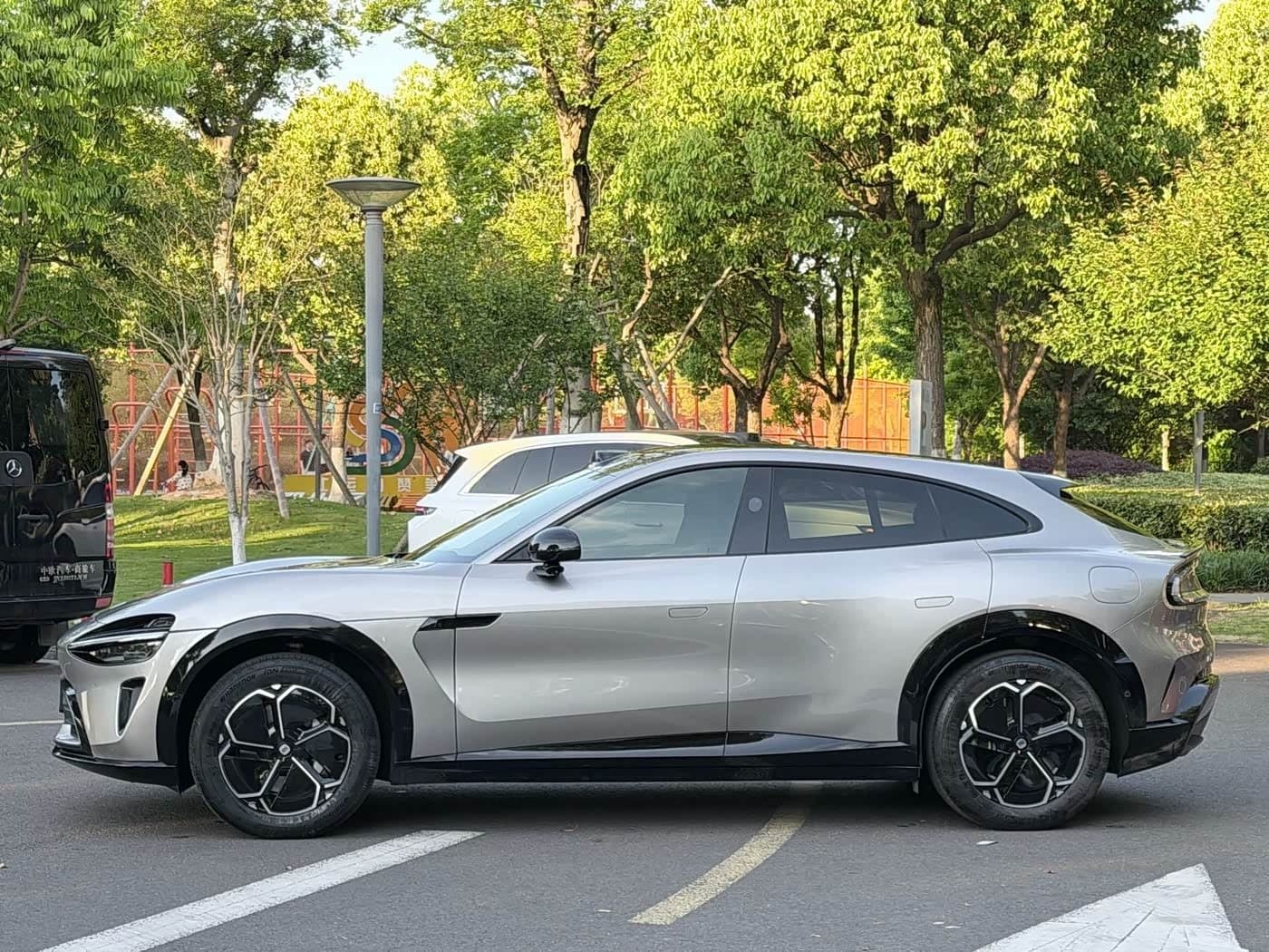 2025 Xiaomi Auto Xiaomi YU7 Silbergrau, 10,000 km, China export – photo 4