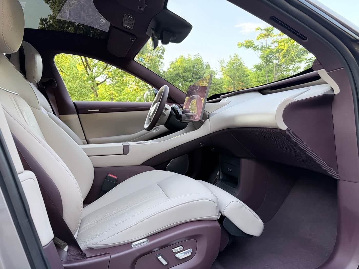 2025 Xiaomi Auto Xiaomi YU7 Silbergrau, 10,000 km, China export – photo 17