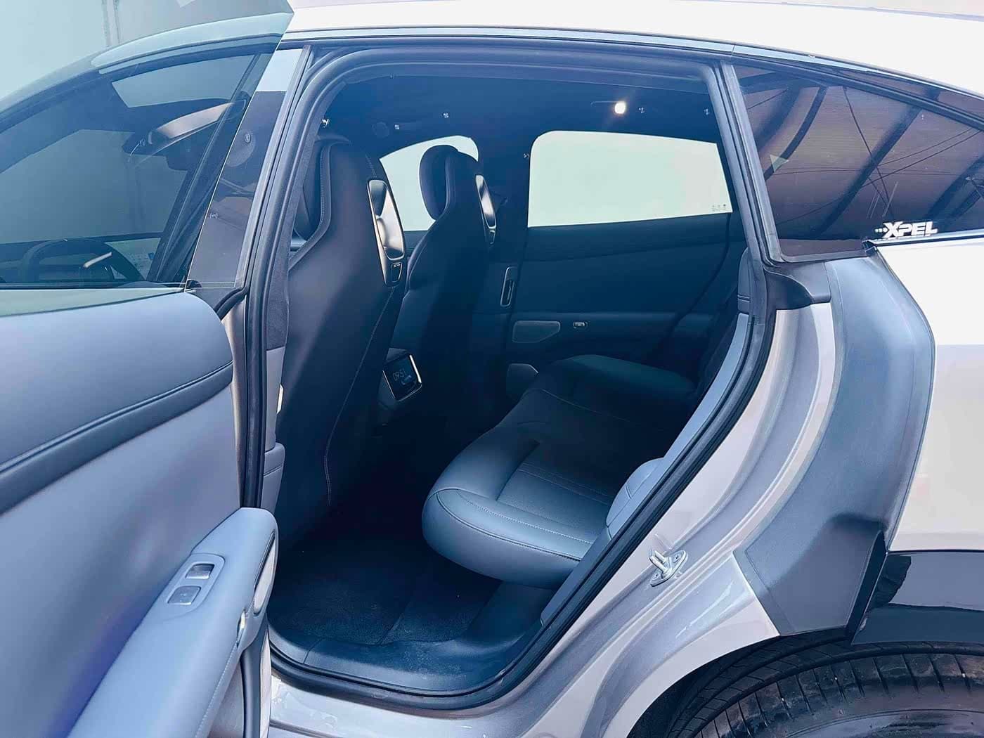 2025 Xiaomi Auto Xiaomi YU7 Silbergrau, 4,000 km, China export – photo 9