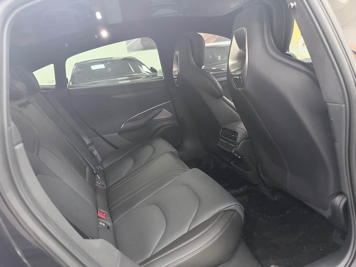 2024 Xiaomi Auto Xiaomi SU7 Black, 39,000 km, China export – photo 11