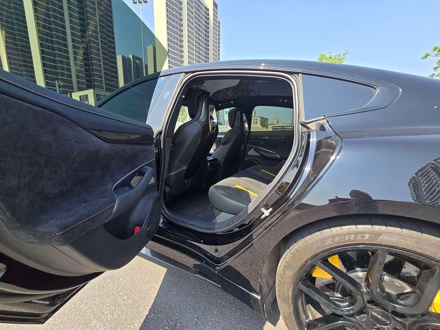 2025 Xiaomi Auto Xiaomi SU7 Ultra Black, 23,000 km, China export – photo 6