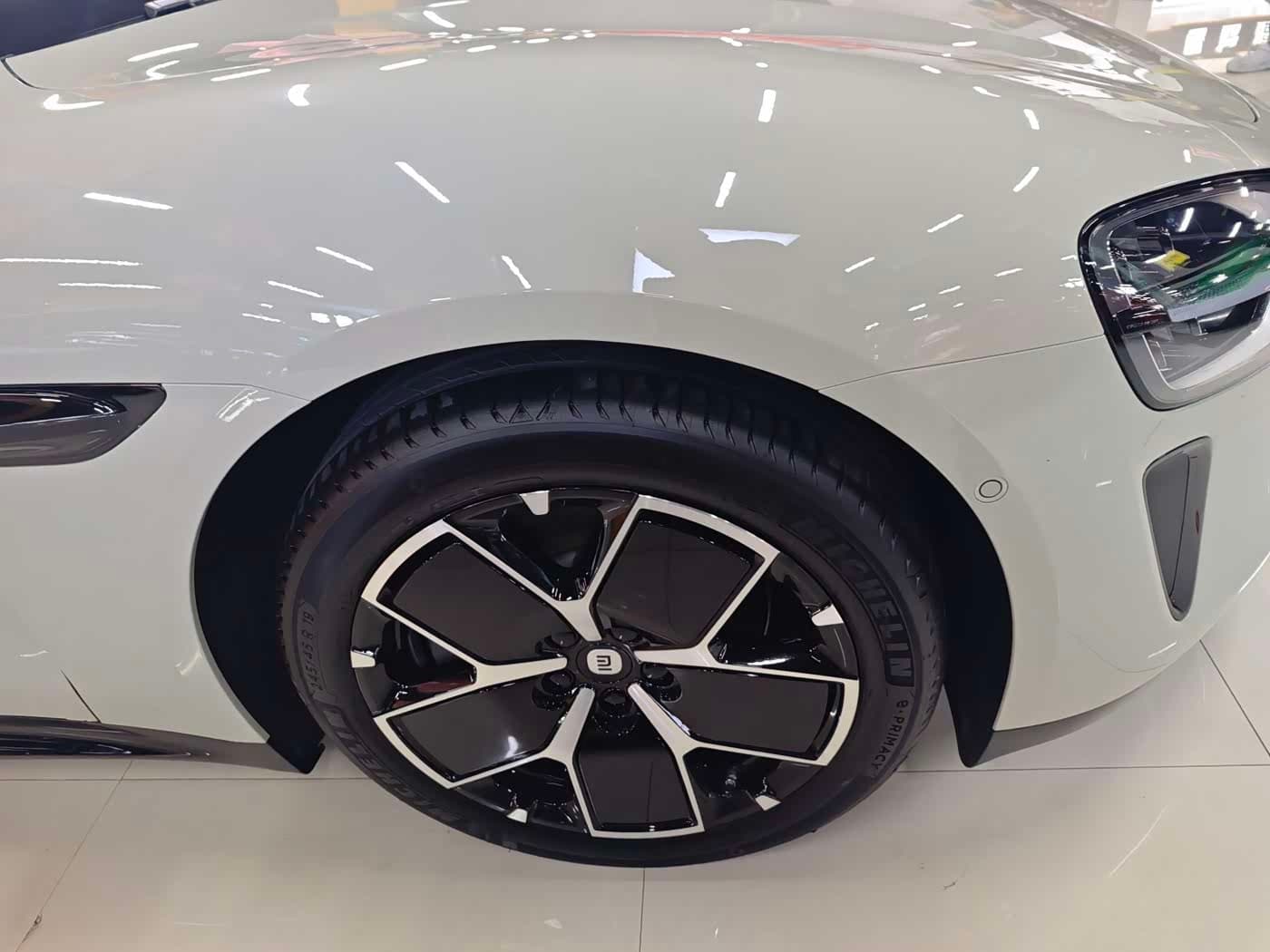2024 Xiaomi Auto Xiaomi SU7 Silbergrau, 10,000 km, China export – photo 7
