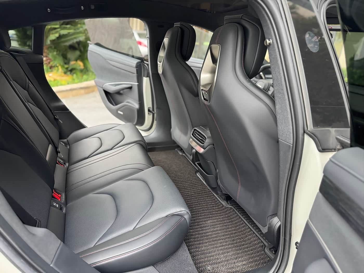 2024 Xiaomi Auto Xiaomi SU7 رمادي فضي, 8,000 km, China export – photo 7