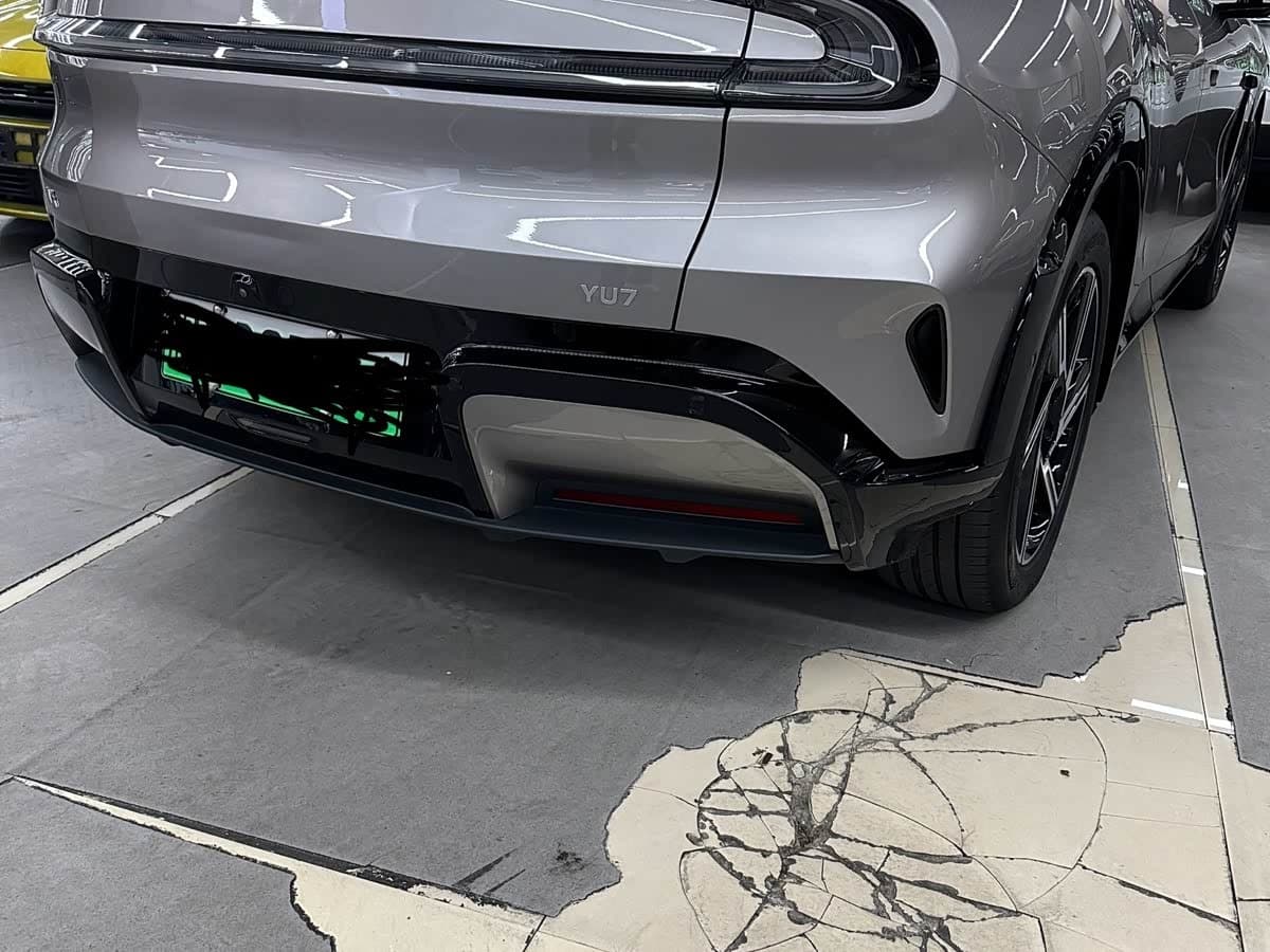 2025 Xiaomi Auto Xiaomi YU7 Silbergrau, 10,000 km, China export – photo 16